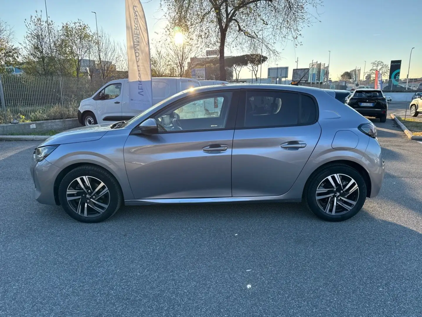 Peugeot 208 Allure PureTech 100 EAT8 S/S auto Gris - 2