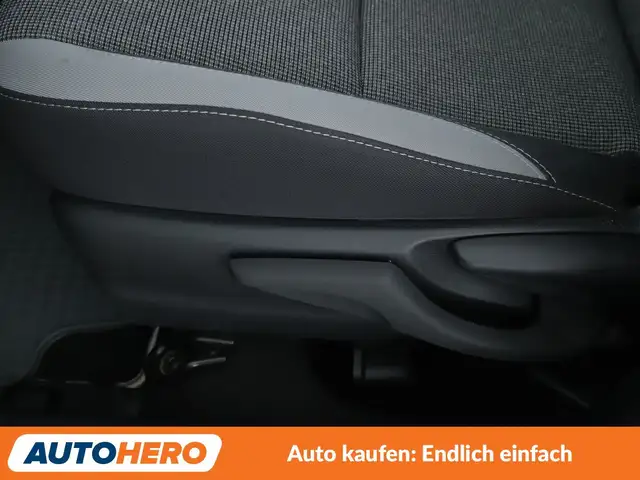 Toyota Yaris view 25