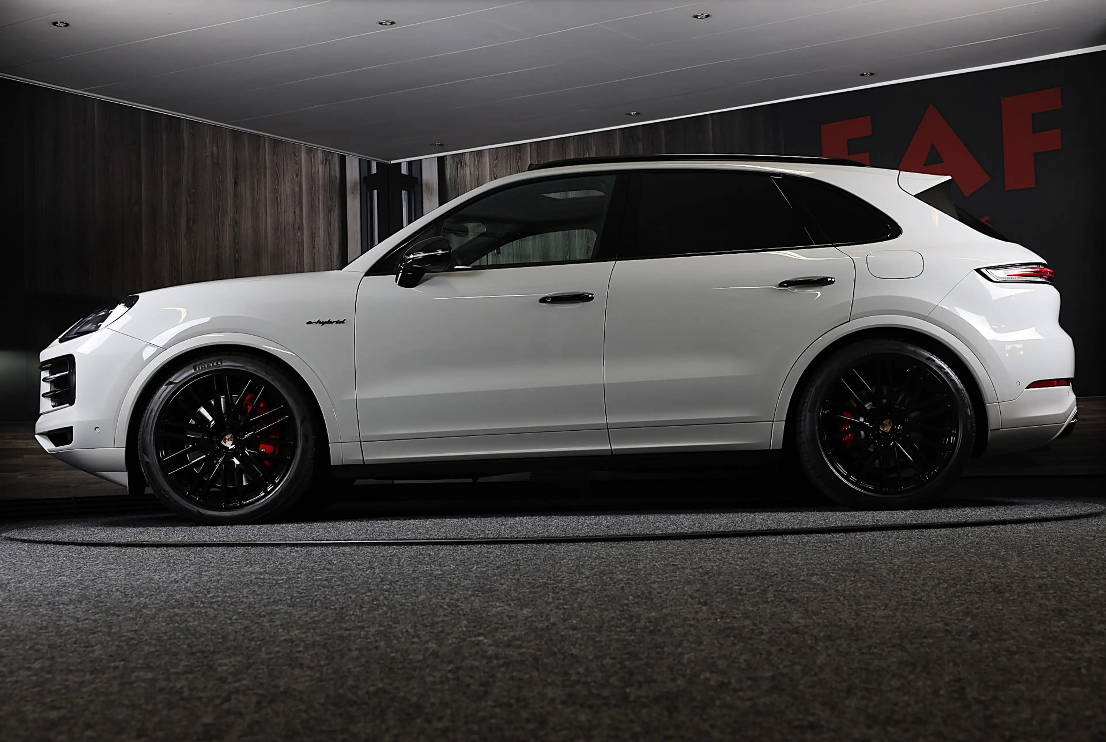 Porsche Cayenne 3.0 S E-Hybrid / 520 Pk / Head Up / 360 Camera / A — photo 37