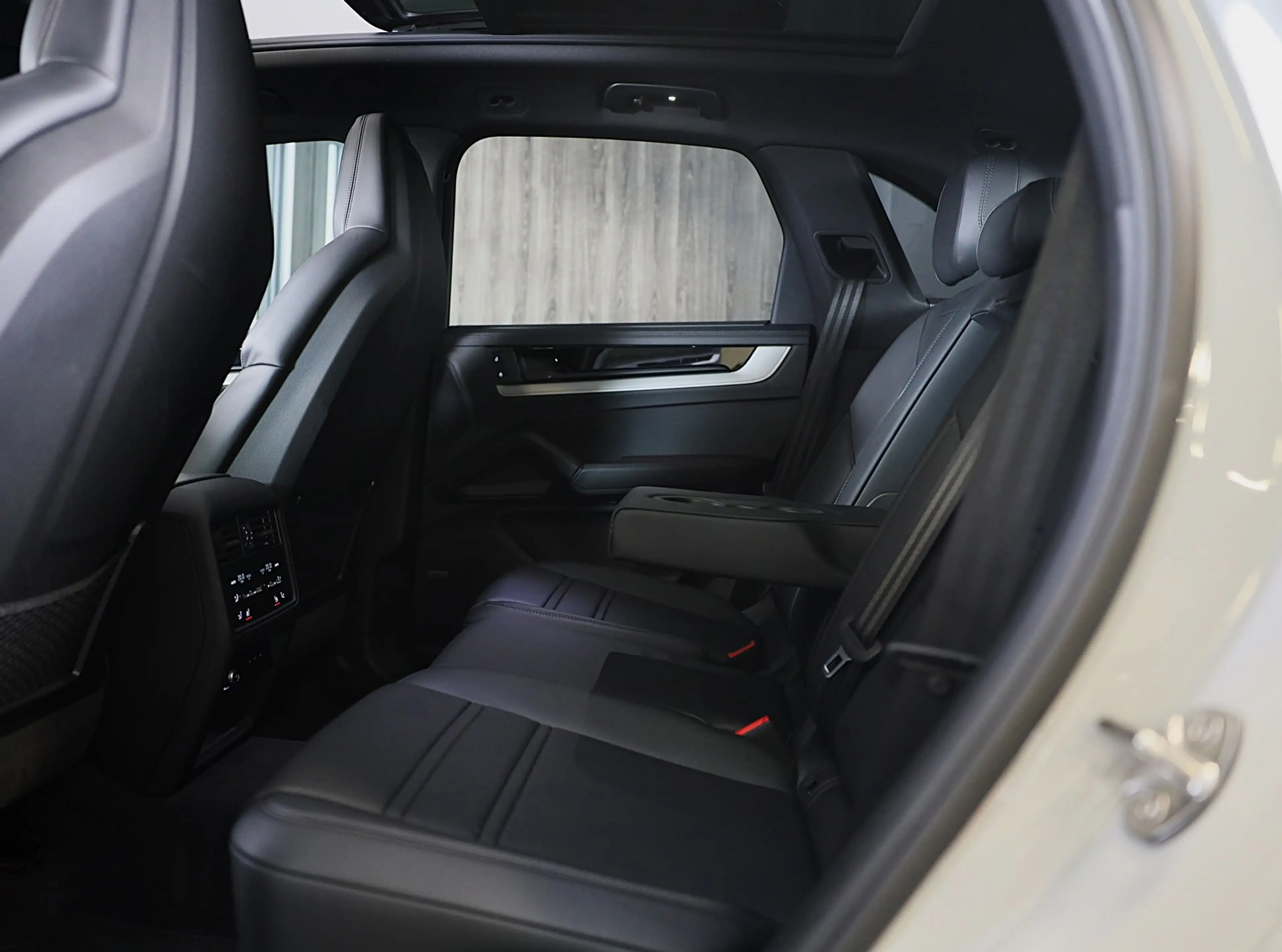 Porsche Cayenne 3.0 S E-Hybrid / 520 Pk / Head Up / 360 Camera / A — photo 28