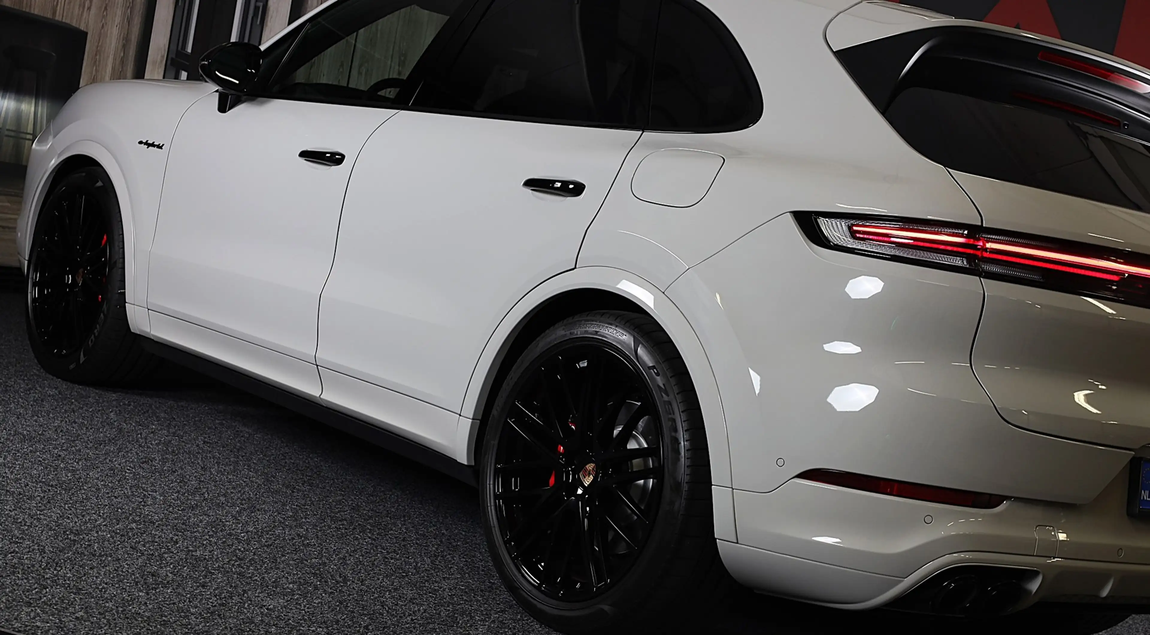 Porsche Cayenne 3.0 S E-Hybrid / 520 Pk / Head Up / 360 Camera / A — photo 40