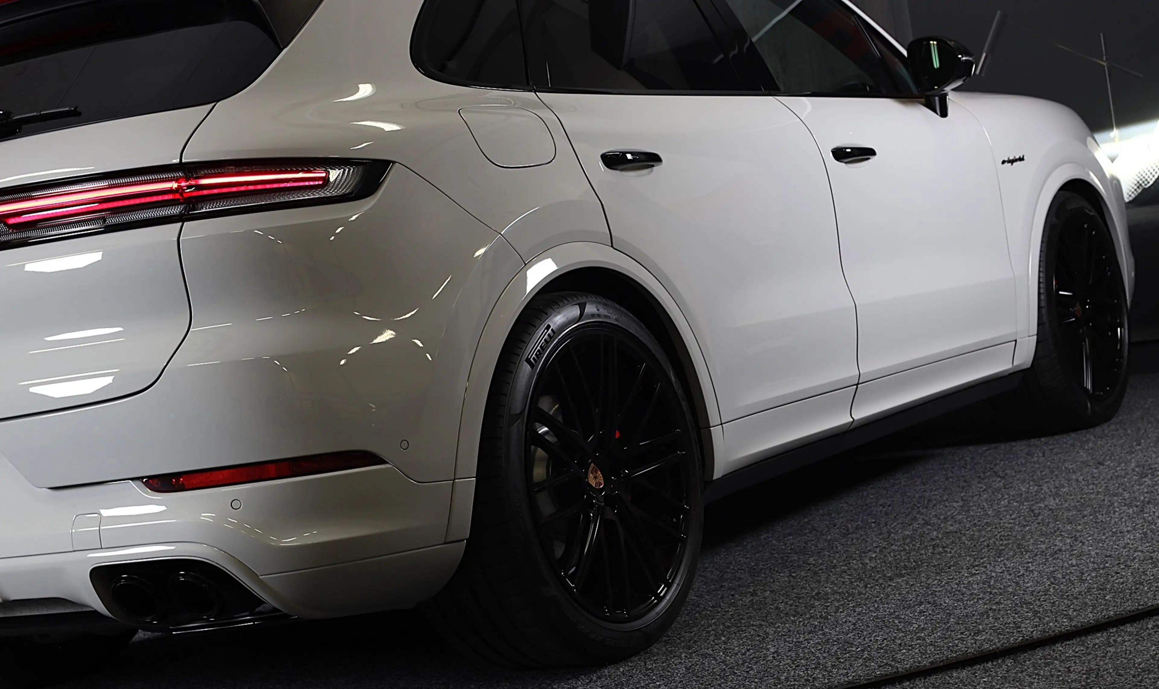 Porsche Cayenne 3.0 S E-Hybrid / 520 Pk / Head Up / 360 Camera / A — photo 47