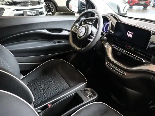 Fiat 500e view 3