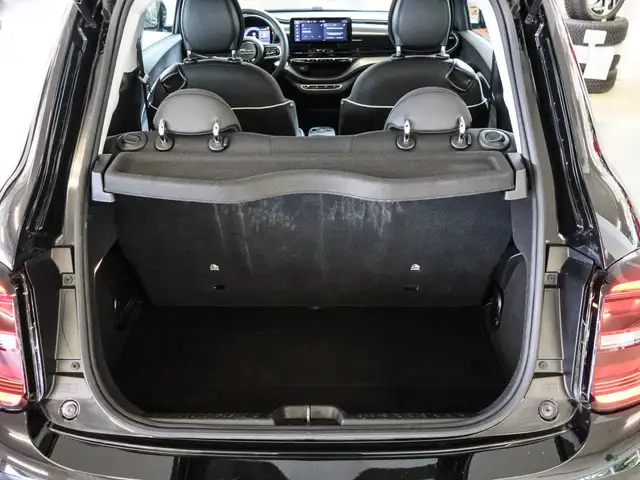 Fiat 500e view 11