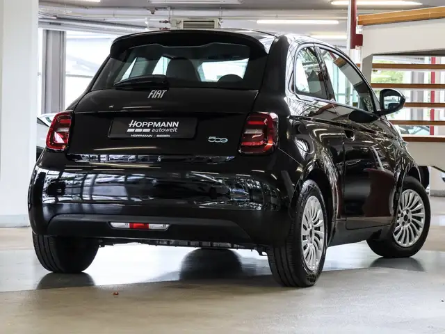 Fiat 500e view 2