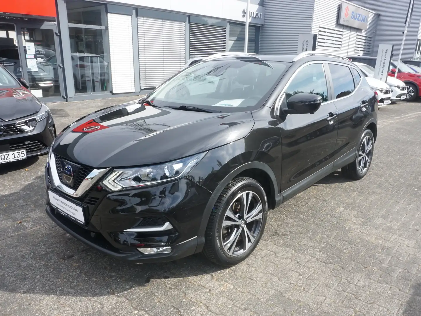 Nissan Qashqai Qashqai 1.2 DIG-T N-Connecta*NAVI*AHK*SHZ*FSH* Noir - 1