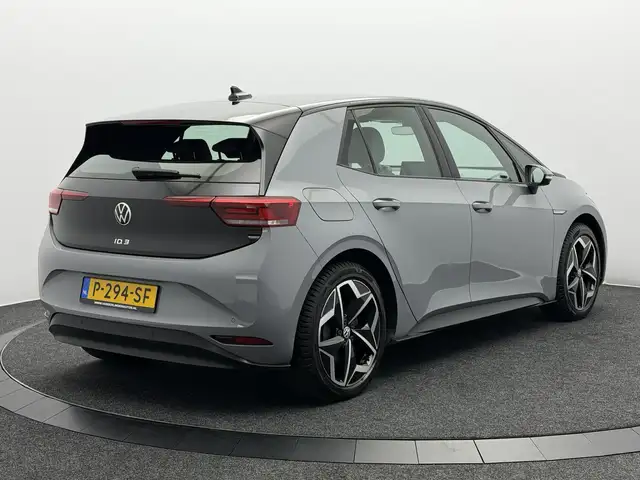 Volkswagen ID.3 view 6