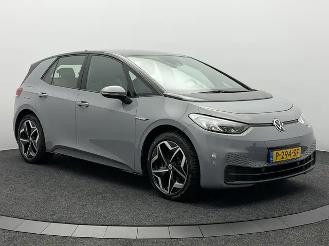 Volkswagen ID.3 view 4