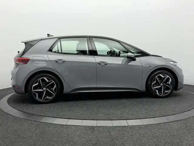Volkswagen ID.3 view 5