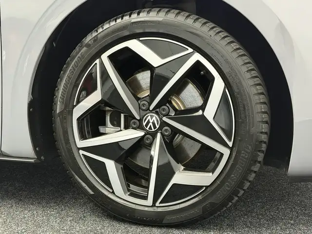 Volkswagen ID.3 view 10
