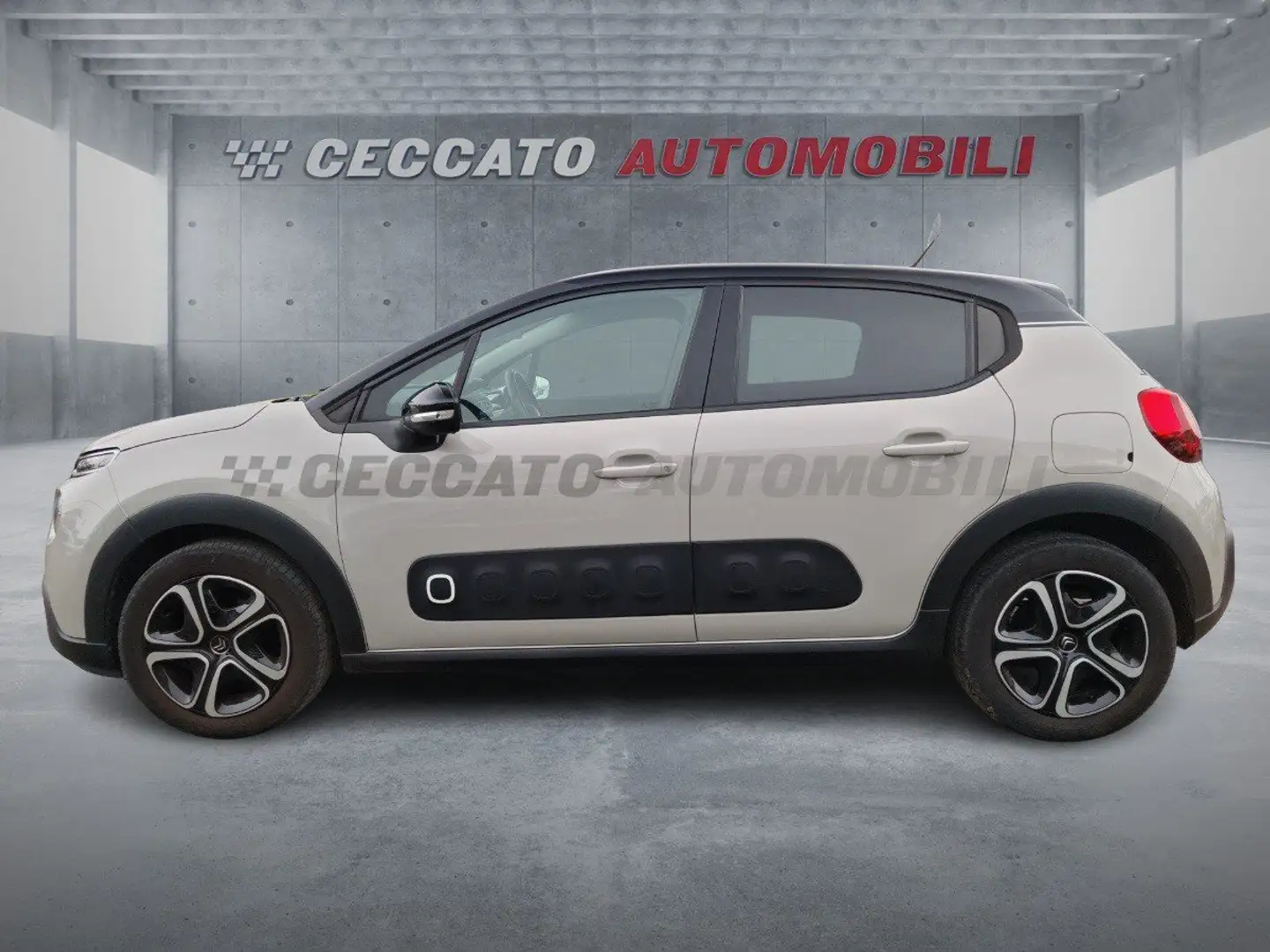 Citroen C3 C3 1.2 puretech Shine s&s 83cv neopatentati my18 Grijs - 2
