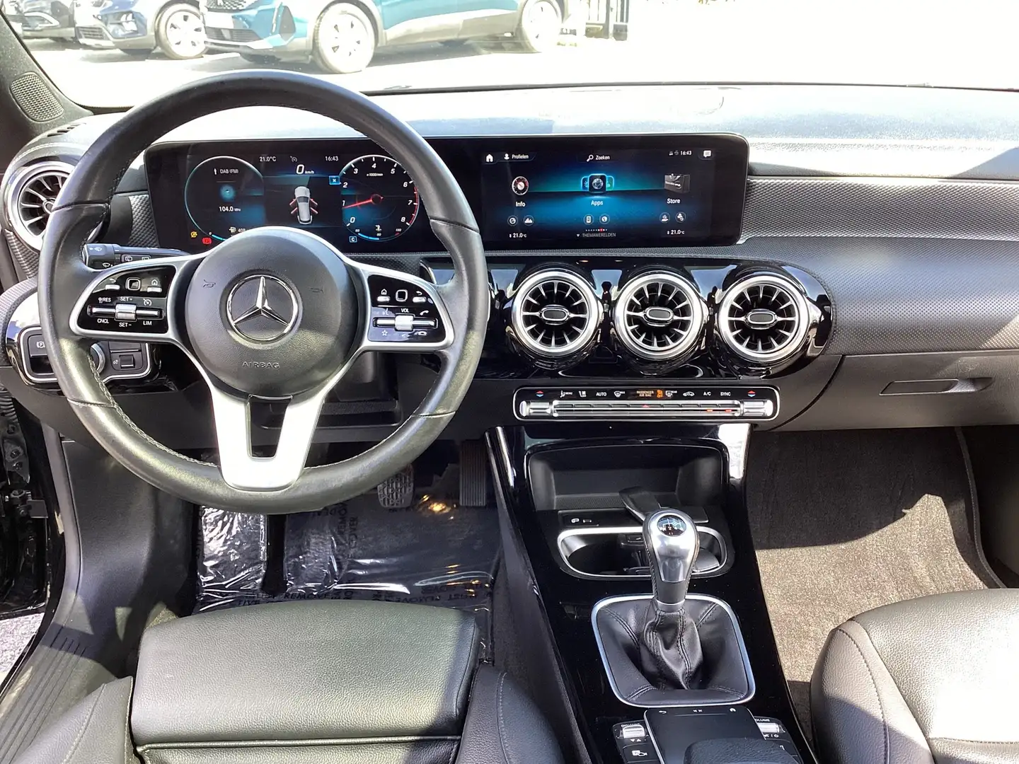 Mercedes-Benz CLA 180 1steEig/63000km/Panodak/Leder/Carplay/Cam&Pdc/Alu Noir - 2