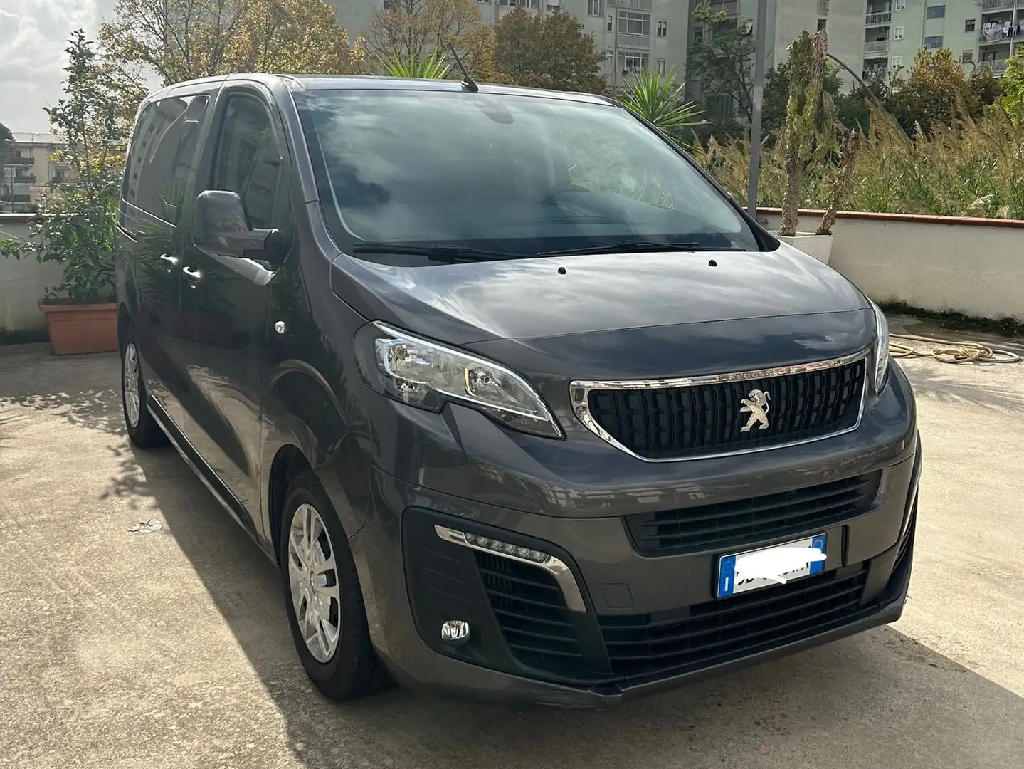 Peugeot Traveller 8 posti 1.5 Hdi  100cv Szürke - 1