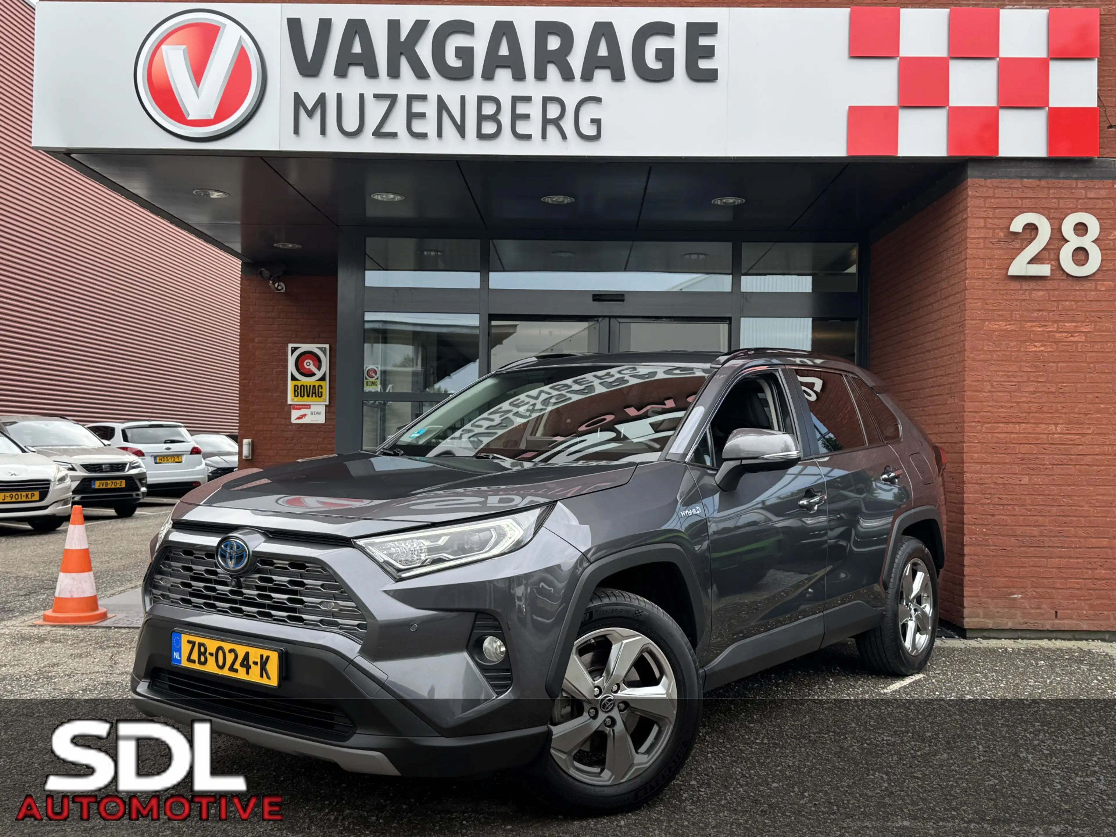 Toyota RAV 4 2.5 Hybrid AWD Executive // MEMORY SEATS // JBL PR