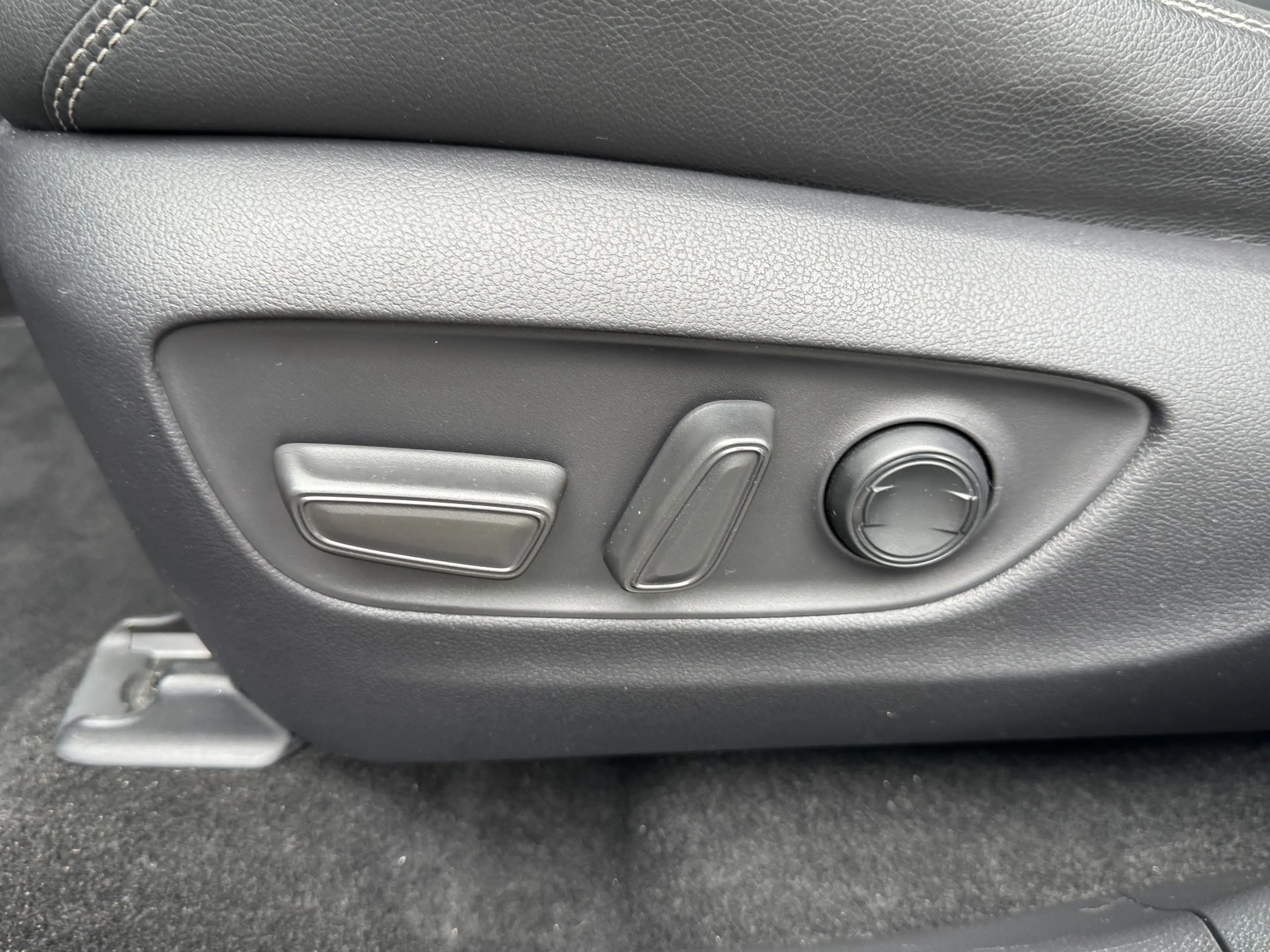 Toyota RAV 4 2.5 Hybrid AWD Executive // MEMORY SEATS // JBL PR — photo 14