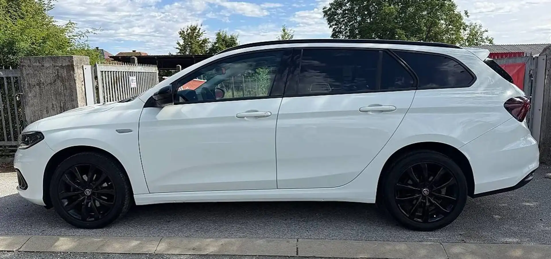 Fiat Tipo AUTOMATIC - 1,6 MultiJet Lounge Weiß - 1