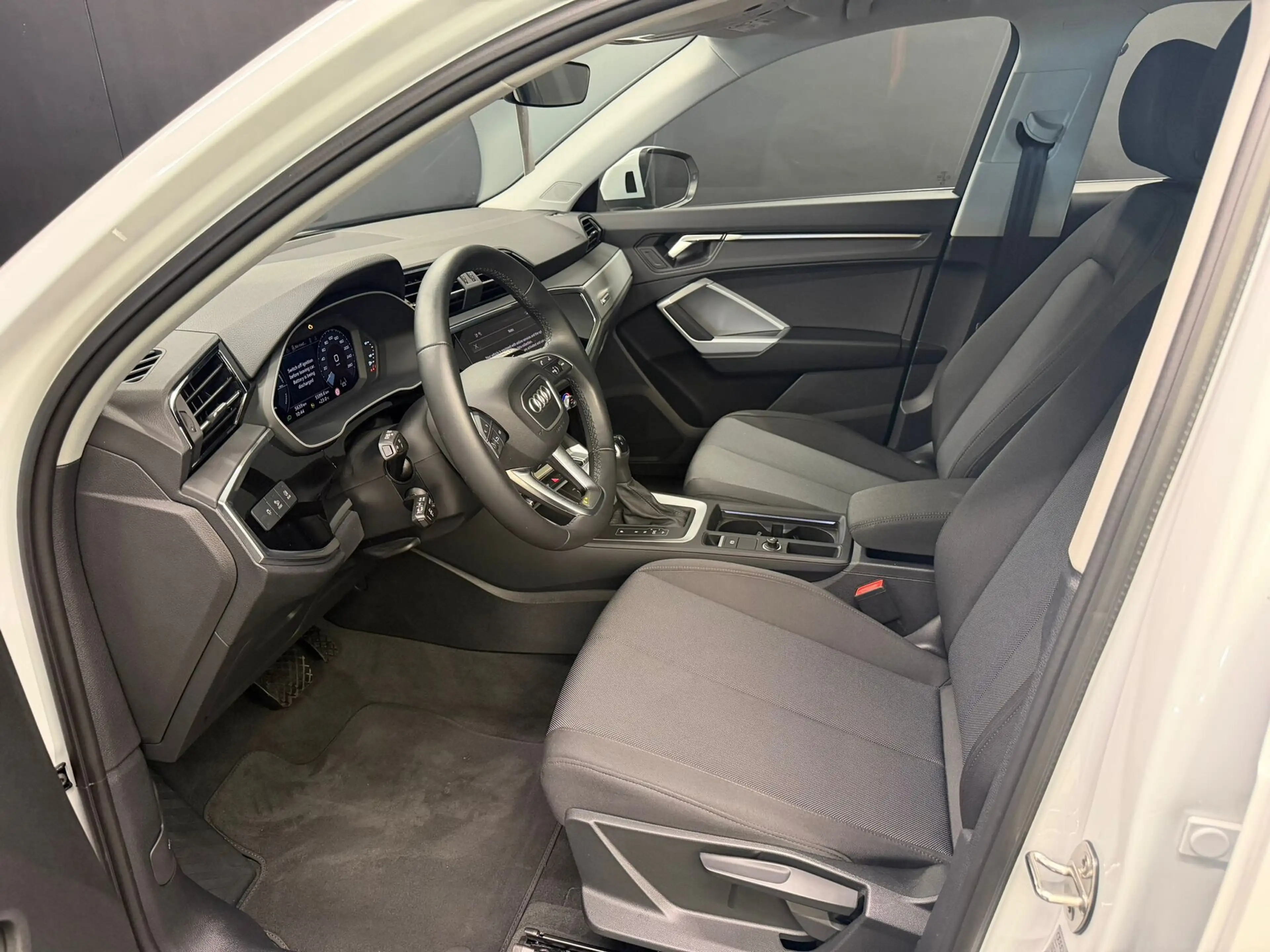 Audi Q3 Q3 S line 1.4 45 TFSI 245CH — photo 9