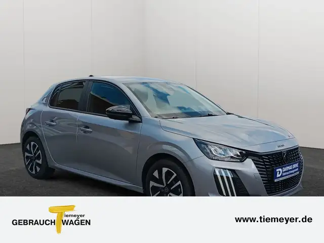 Peugeot 208 view 3