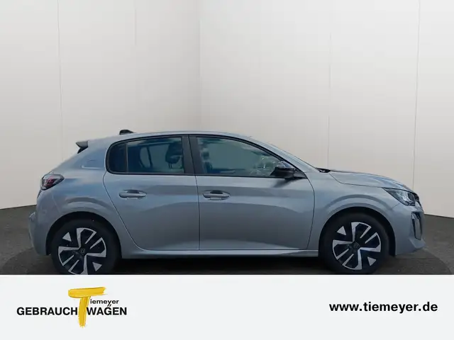 Peugeot 208 view 4