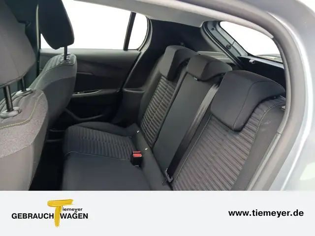 Peugeot 208 view 11