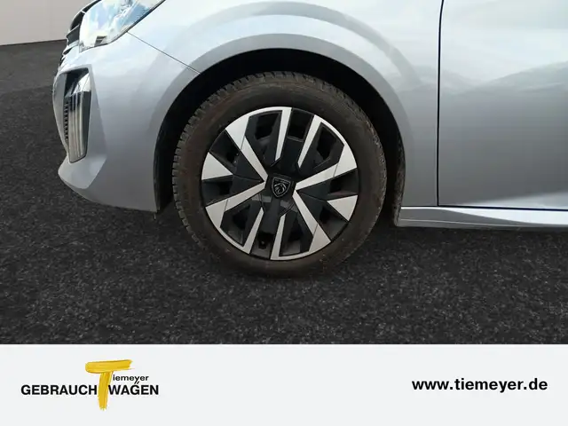 Peugeot 208 view 9