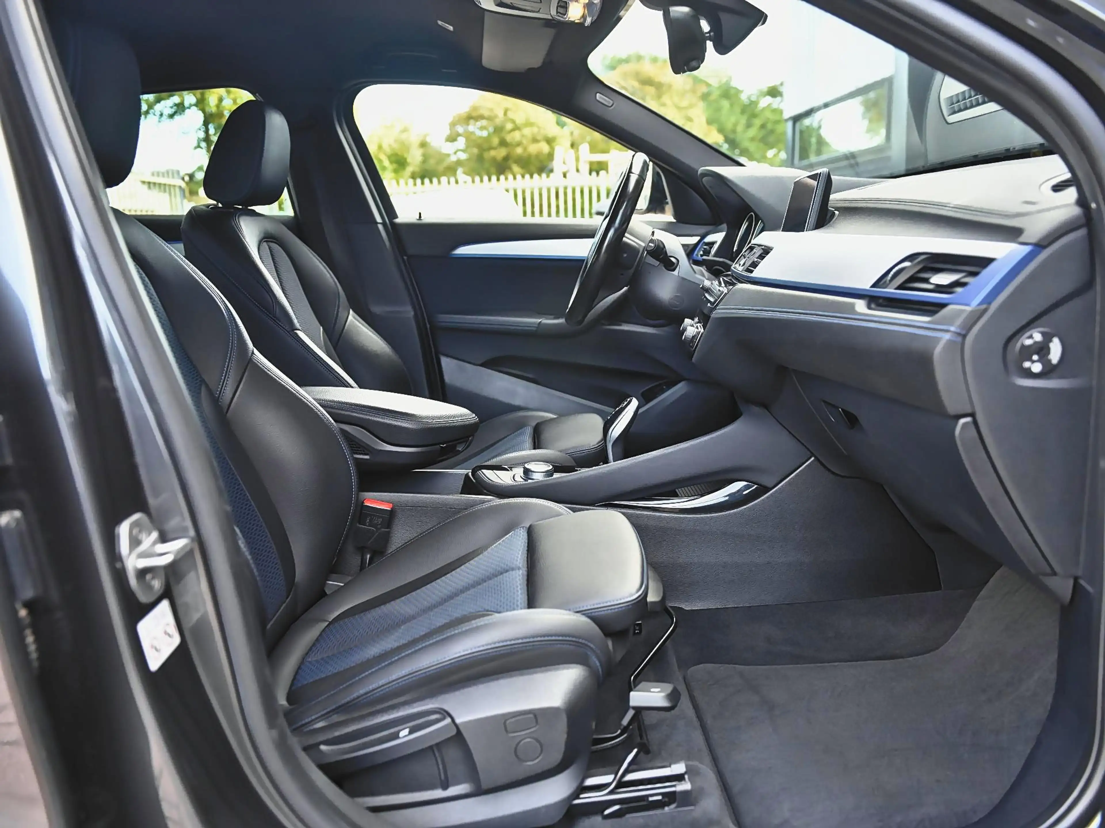 BMW X2 sDrive18i High Executive M-Pakket Navi Cruise 19 i — photo 14