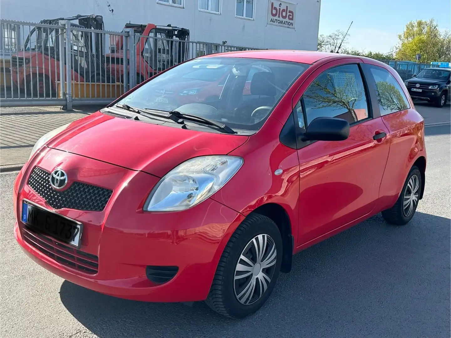 Toyota Yaris 1.0 Cool Klima Rot - 1
