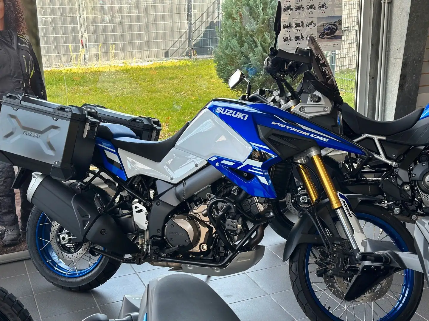 Suzuki V-Strom 1050 Travel Edition - 1