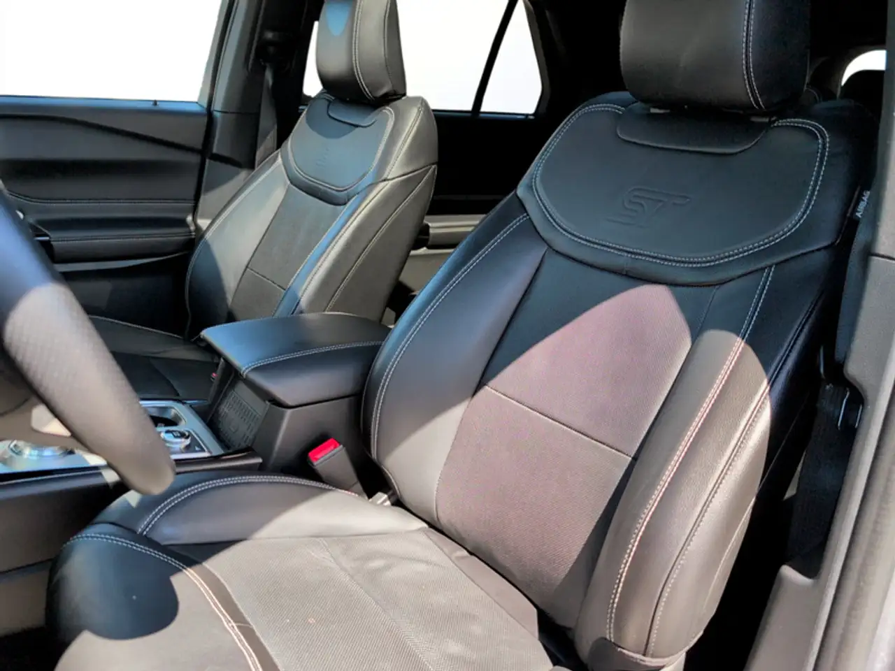 Ford Explorer photo Ford Explorer