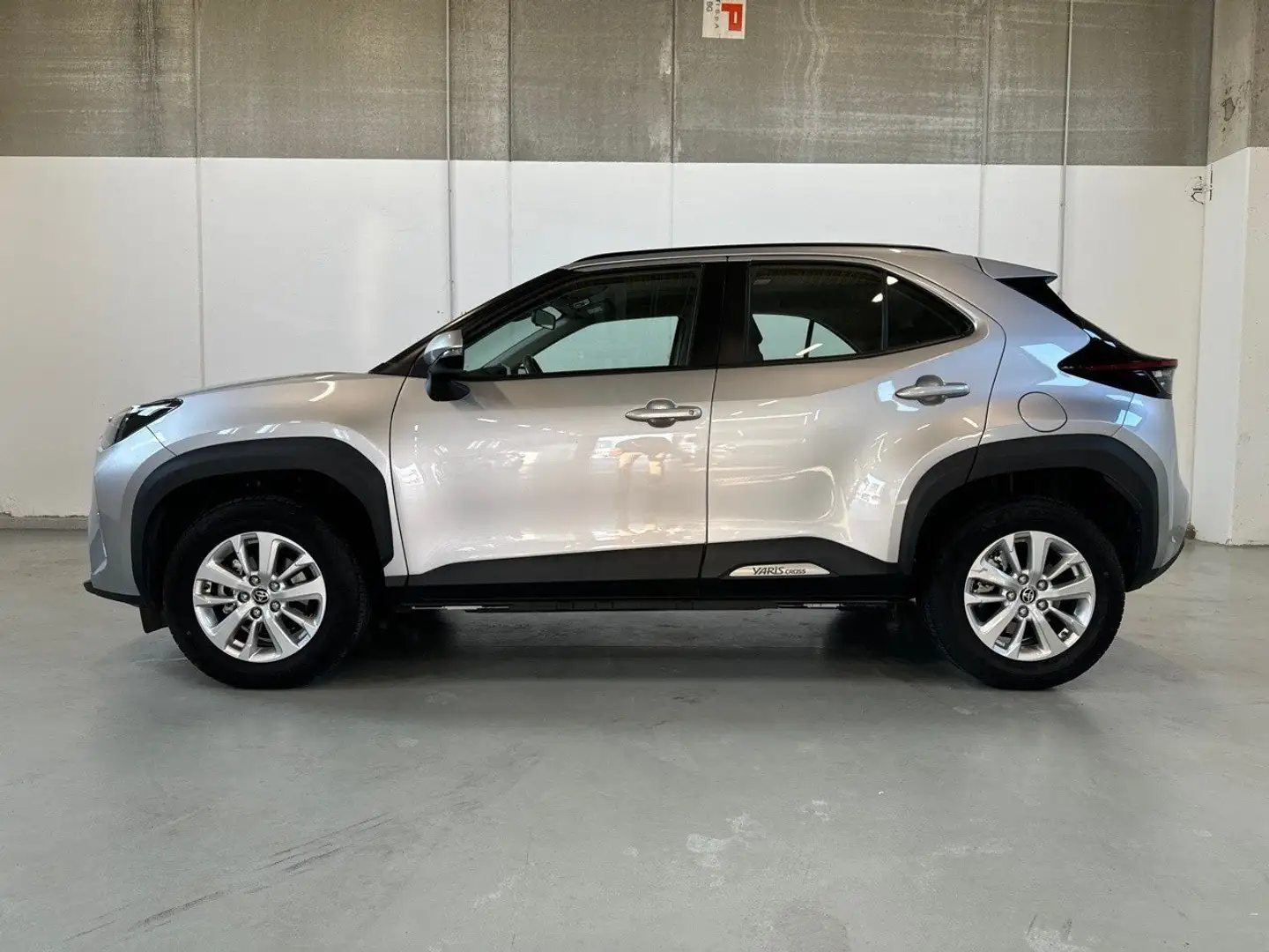 Toyota Yaris Cross 1.5H (116 CV) E-CVT Active Gris - 2