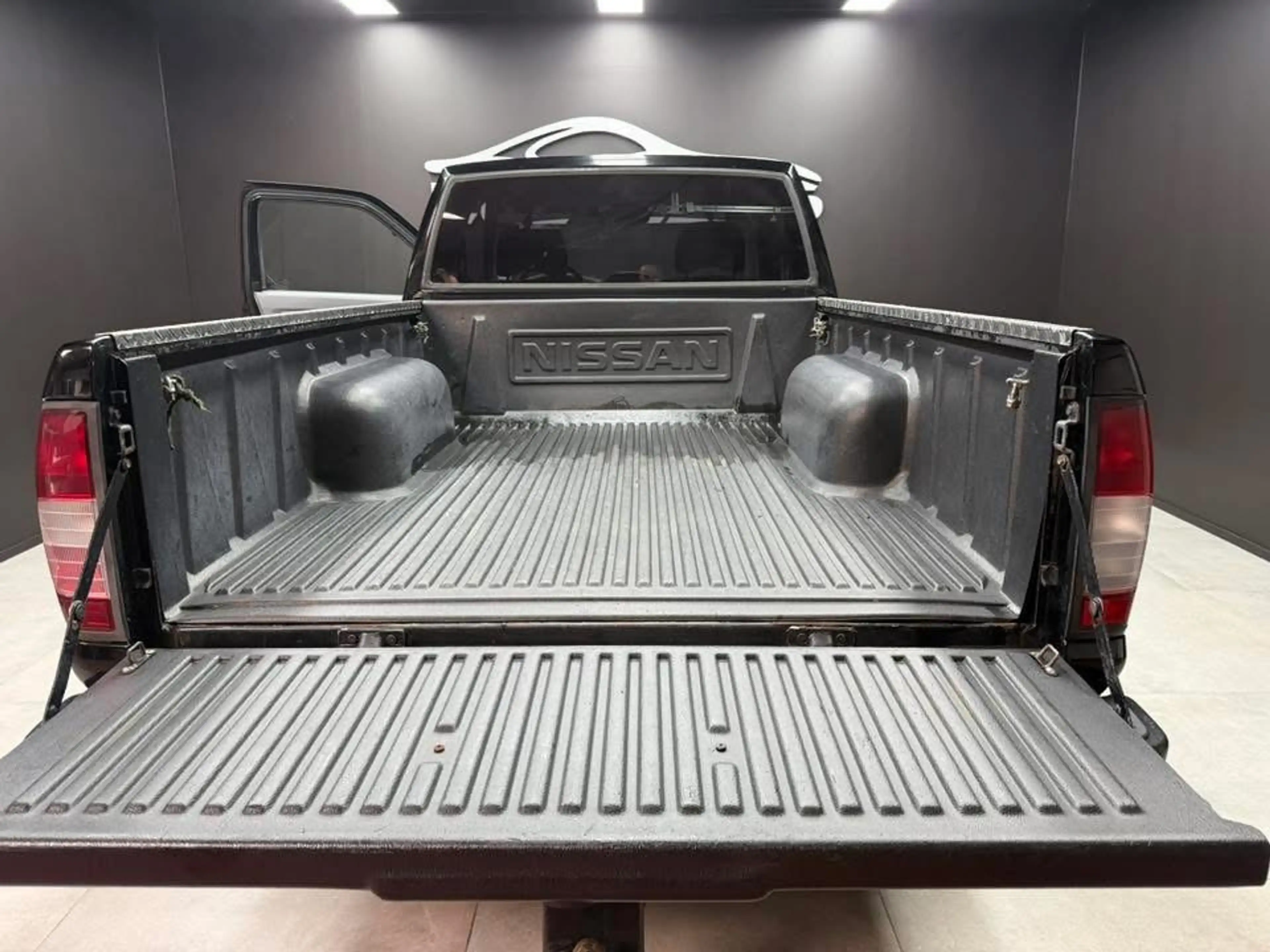 Nissan NP300 Pick-Up 2.5 D XE 4x4 **Réservé** — photo 7