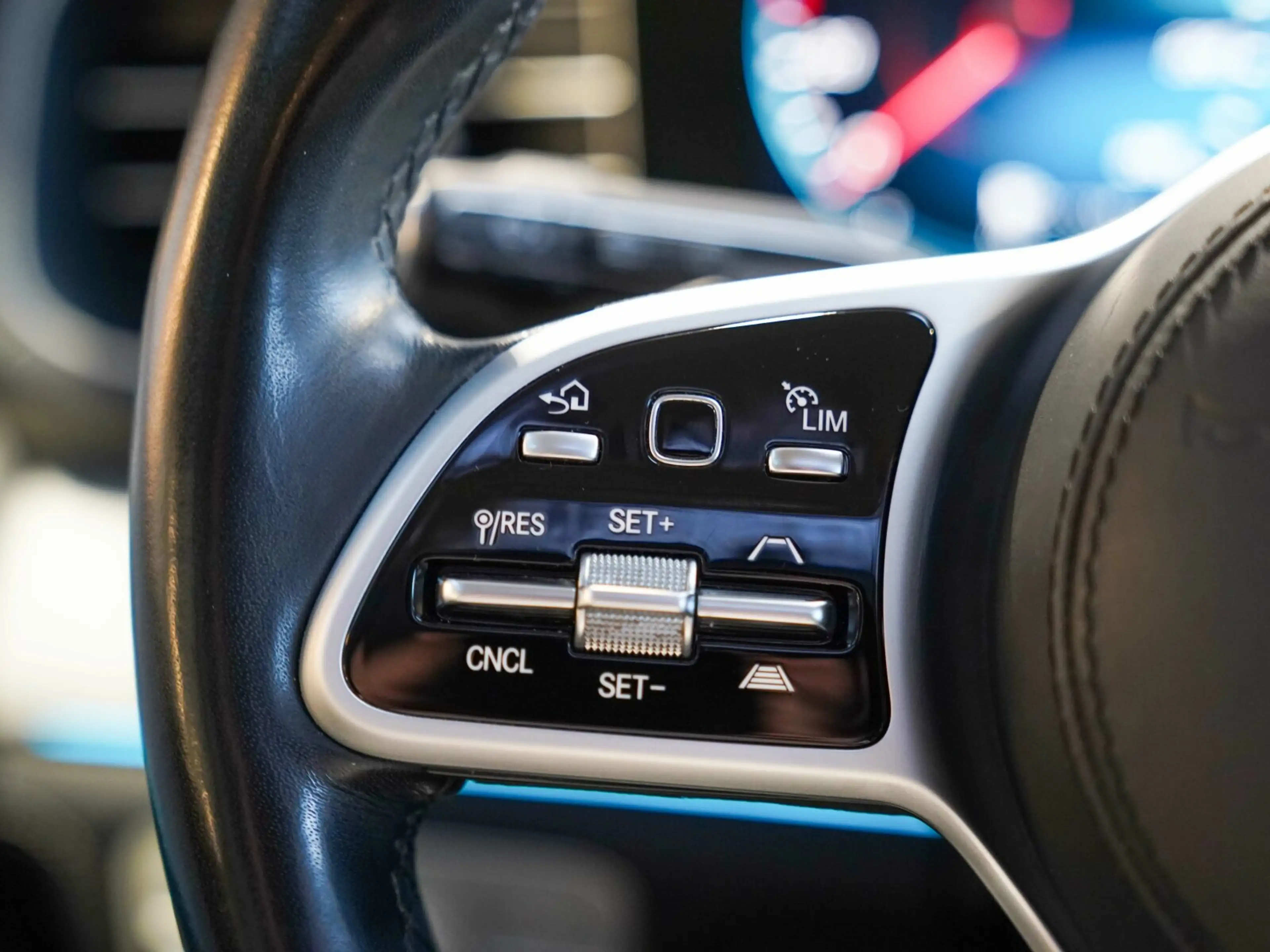 Mercedes-Benz GLS 350 GLS 350 d 4M Sitzklima Pano AHK 360° Fahrassist — photo 18