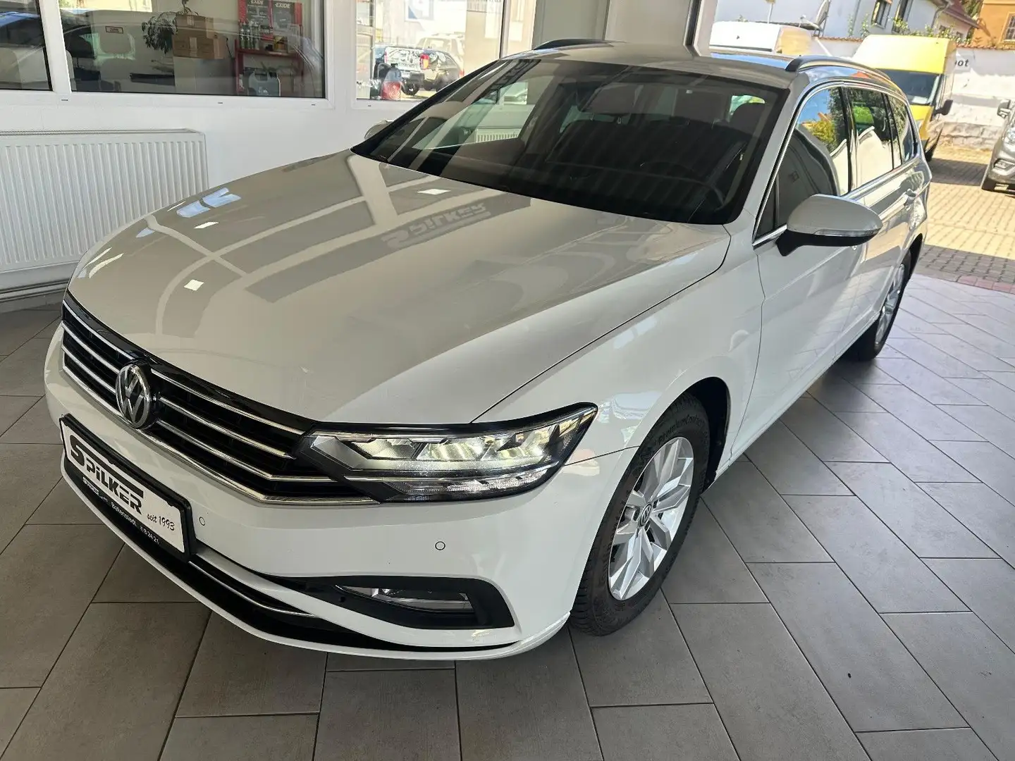 Volkswagen Passat Variant Passat Var./LED/DSG/ Business Blanc - 2