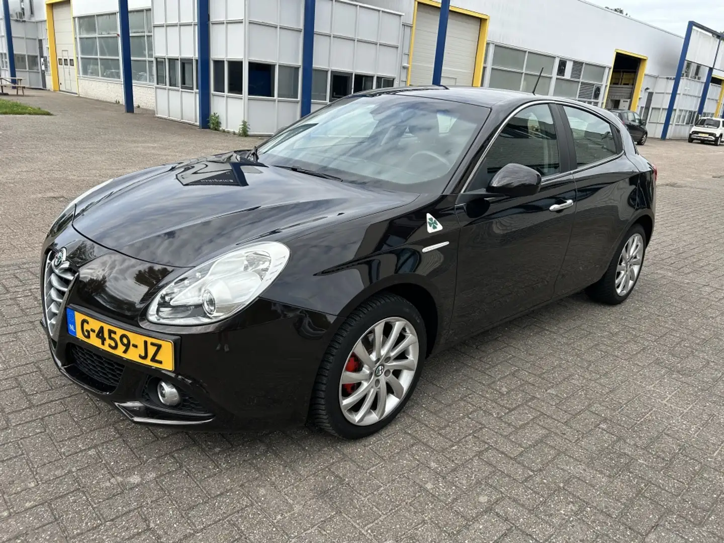 Alfa Romeo Giulietta 1.4 T Distinctive NAVI CRUISE PDC CLIMA. Zwart - 1
