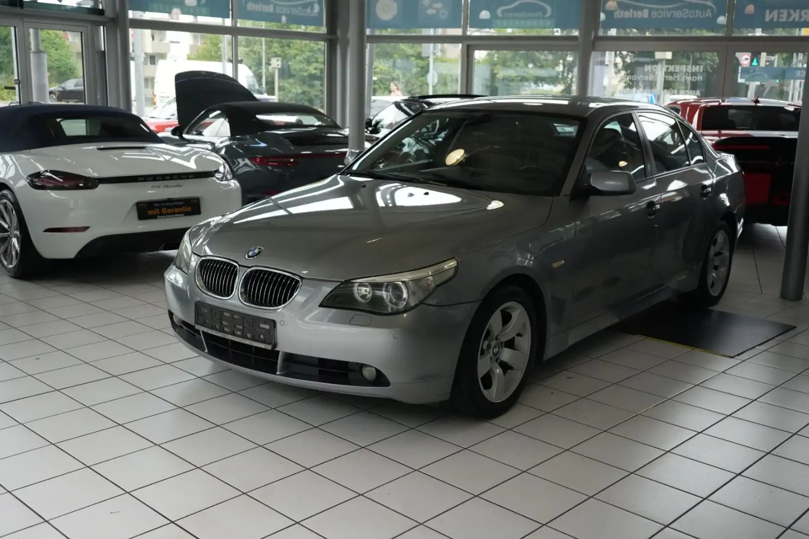 BMW 545 Baureihe 5 Lim. 545i Szary - 2