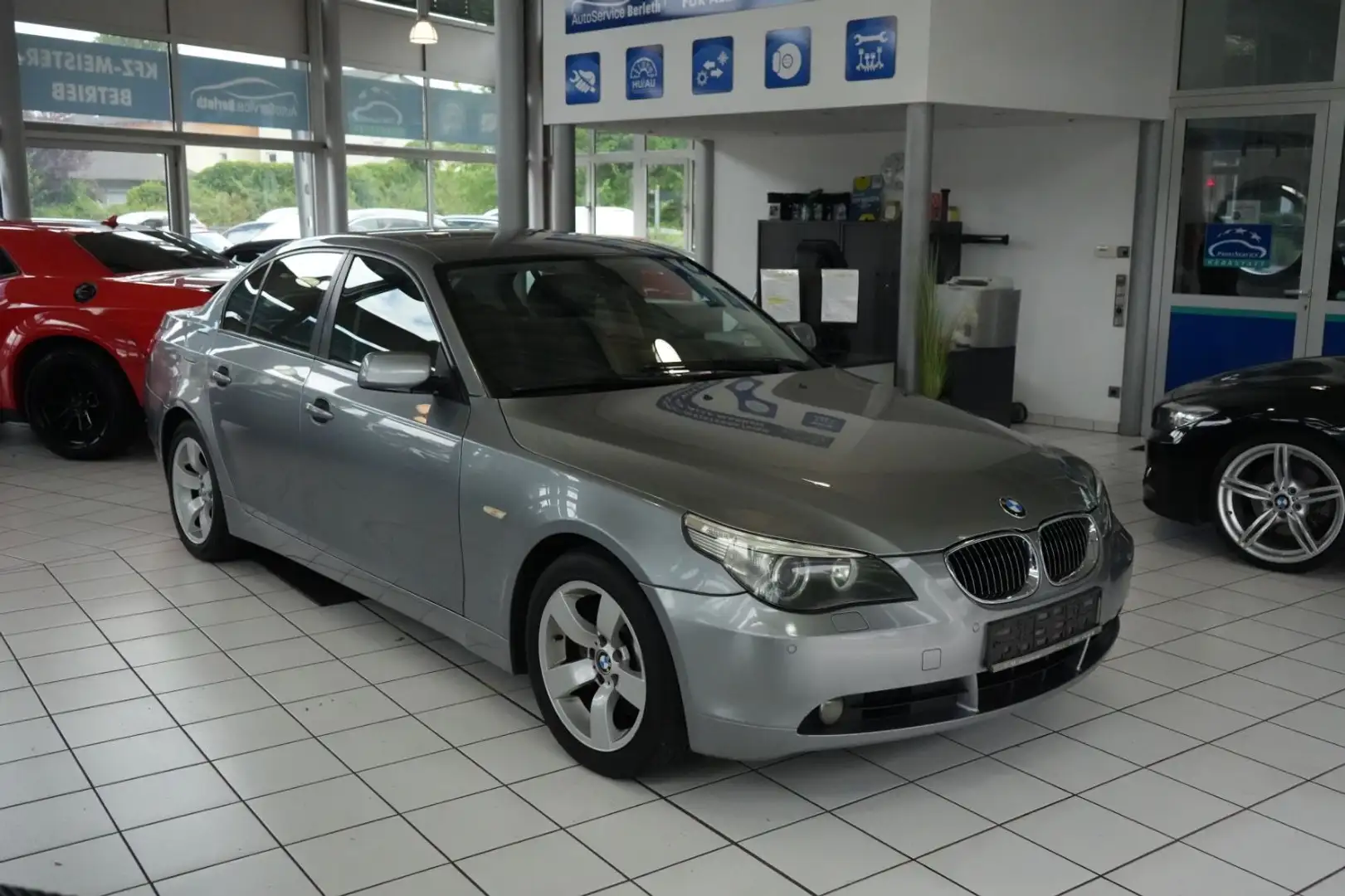 BMW 545 Baureihe 5 Lim. 545i Szary - 1