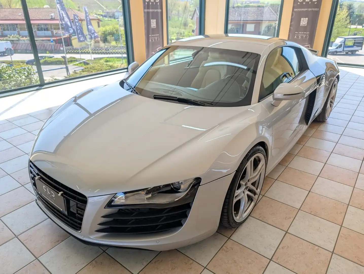 Audi R8 Coupe 4.2 V8 quattro r-tronic Silber - 2