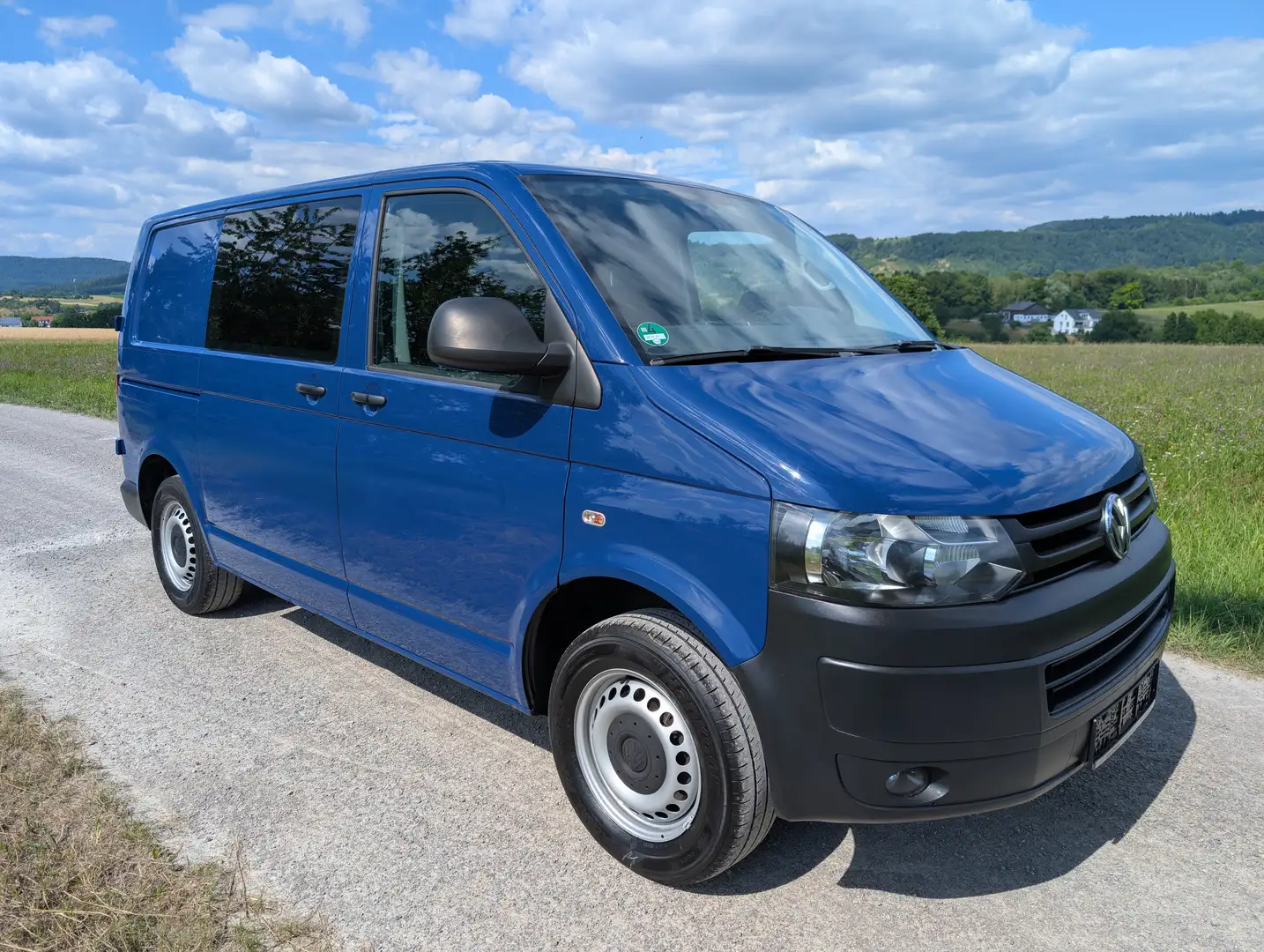 Volkswagen T5 Transporter 1. Hand, 140PS, Standheizung, PDC, TÜV 2027 Blau - 1