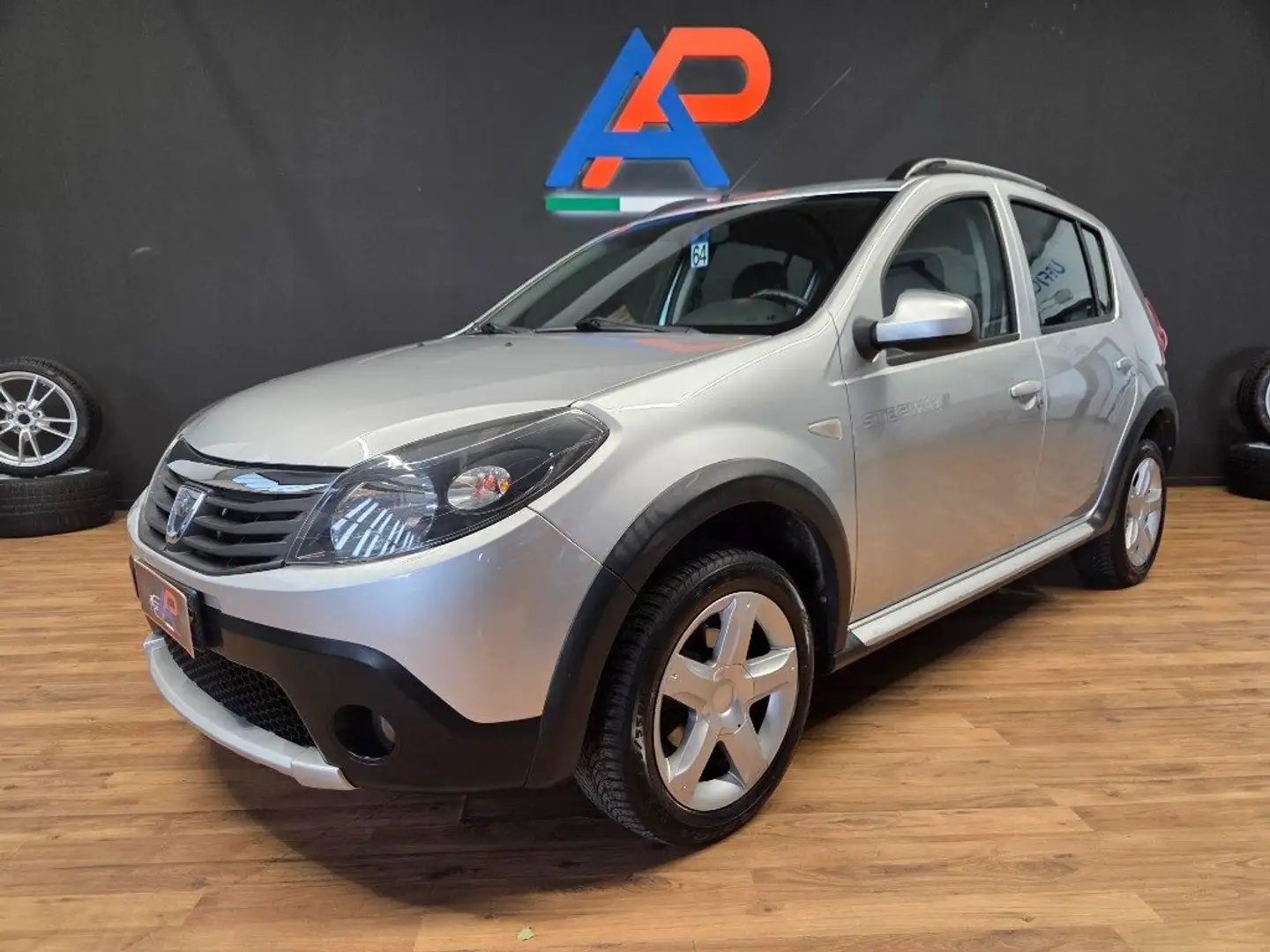 Dacia Sandero Stepway 1.6 8V GPL 85CV Argento - 1