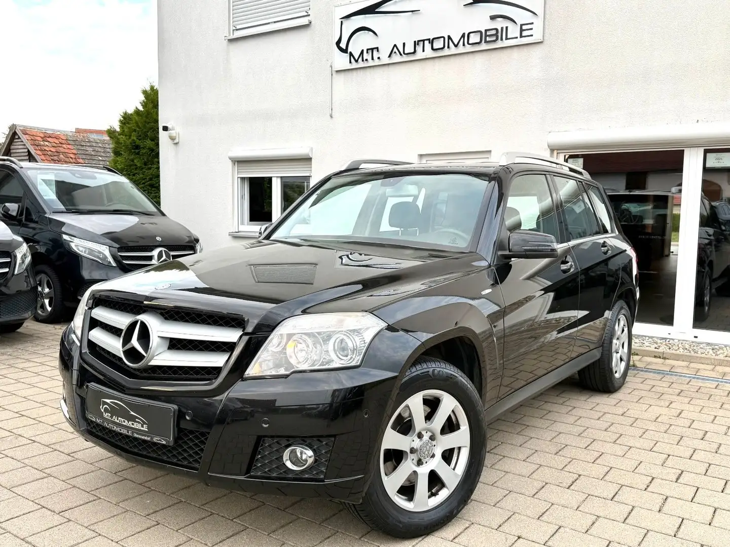 Mercedes-Benz GLK 250 *4M*AHK*TEMP*NAVI*PDC*SHZ*LEDER*KLIMA* Schwarz - 1
