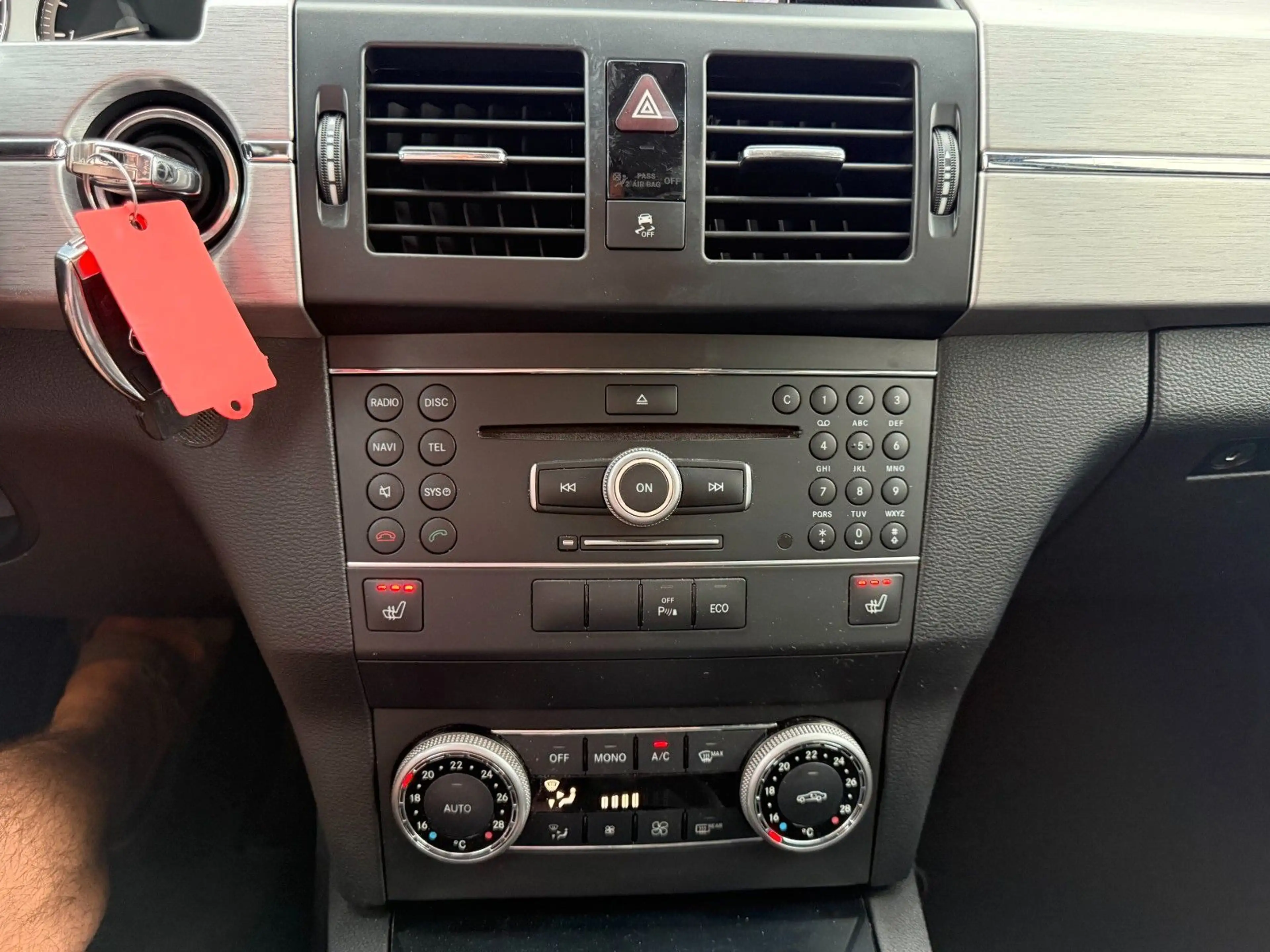 Mercedes-Benz GLK 250 *4M*AHK*TEMP*NAVI*PDC*SHZ*LEDER*KLIMA* — photo 21