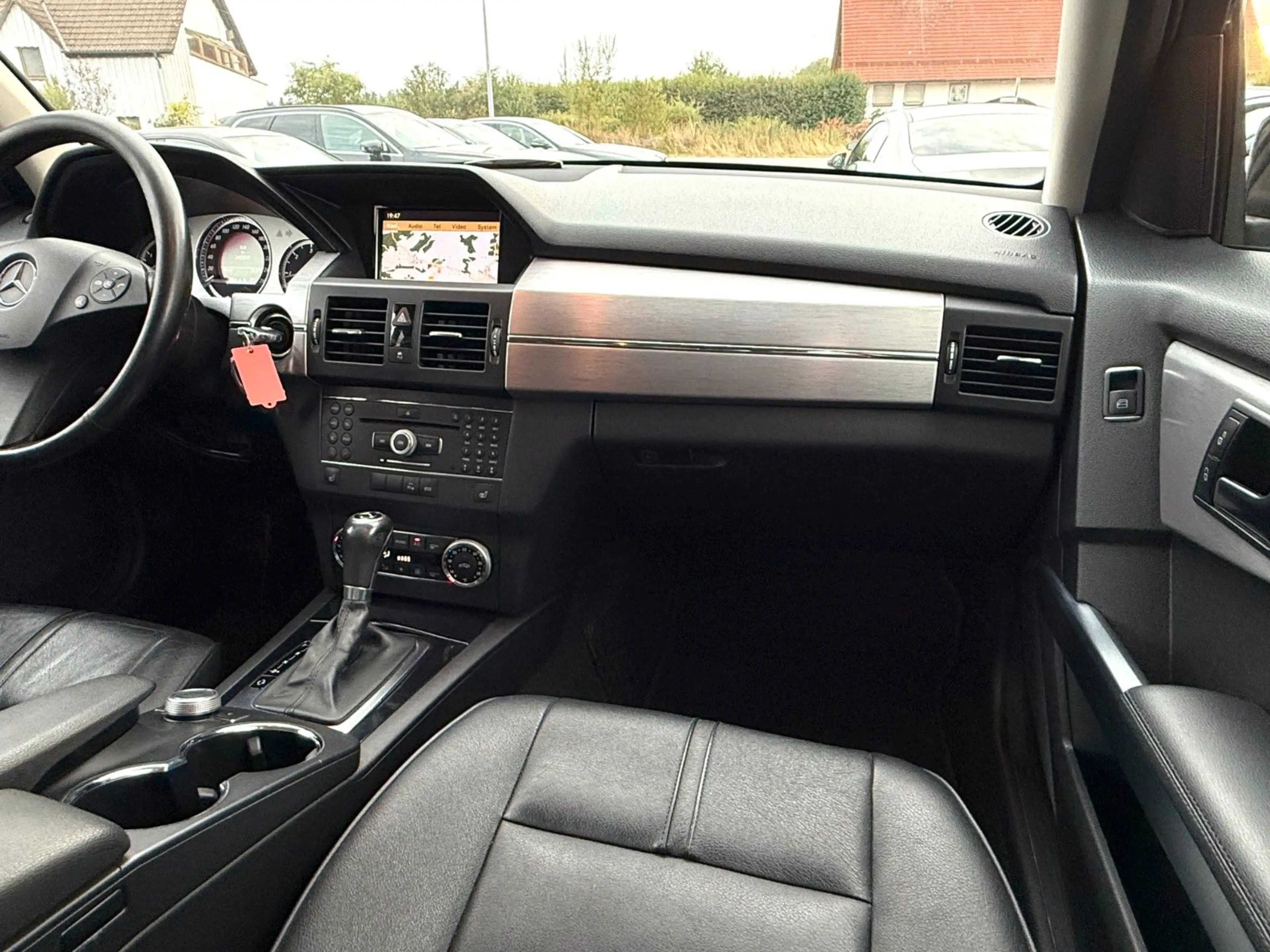 Mercedes-Benz GLK 250 *4M*AHK*TEMP*NAVI*PDC*SHZ*LEDER*KLIMA* — photo 13