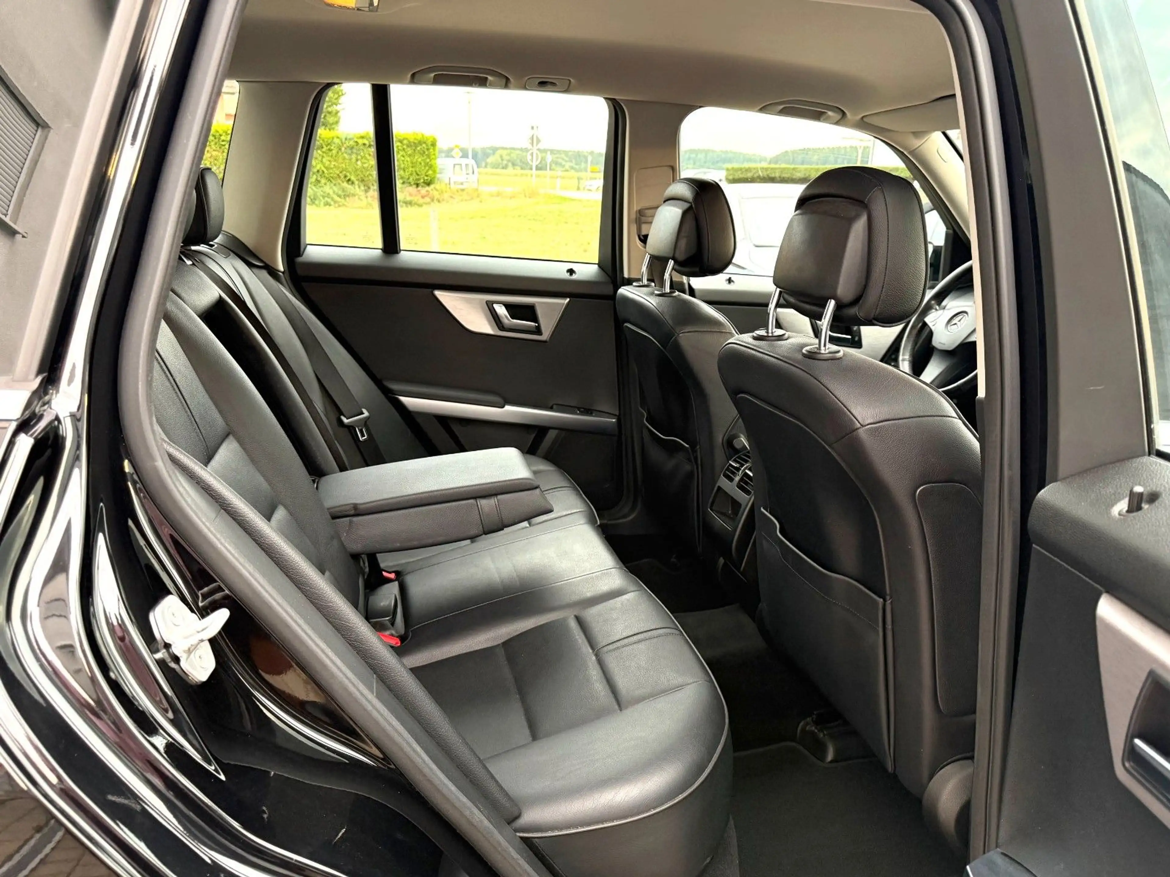 Mercedes-Benz GLK 250 *4M*AHK*TEMP*NAVI*PDC*SHZ*LEDER*KLIMA* — photo 17
