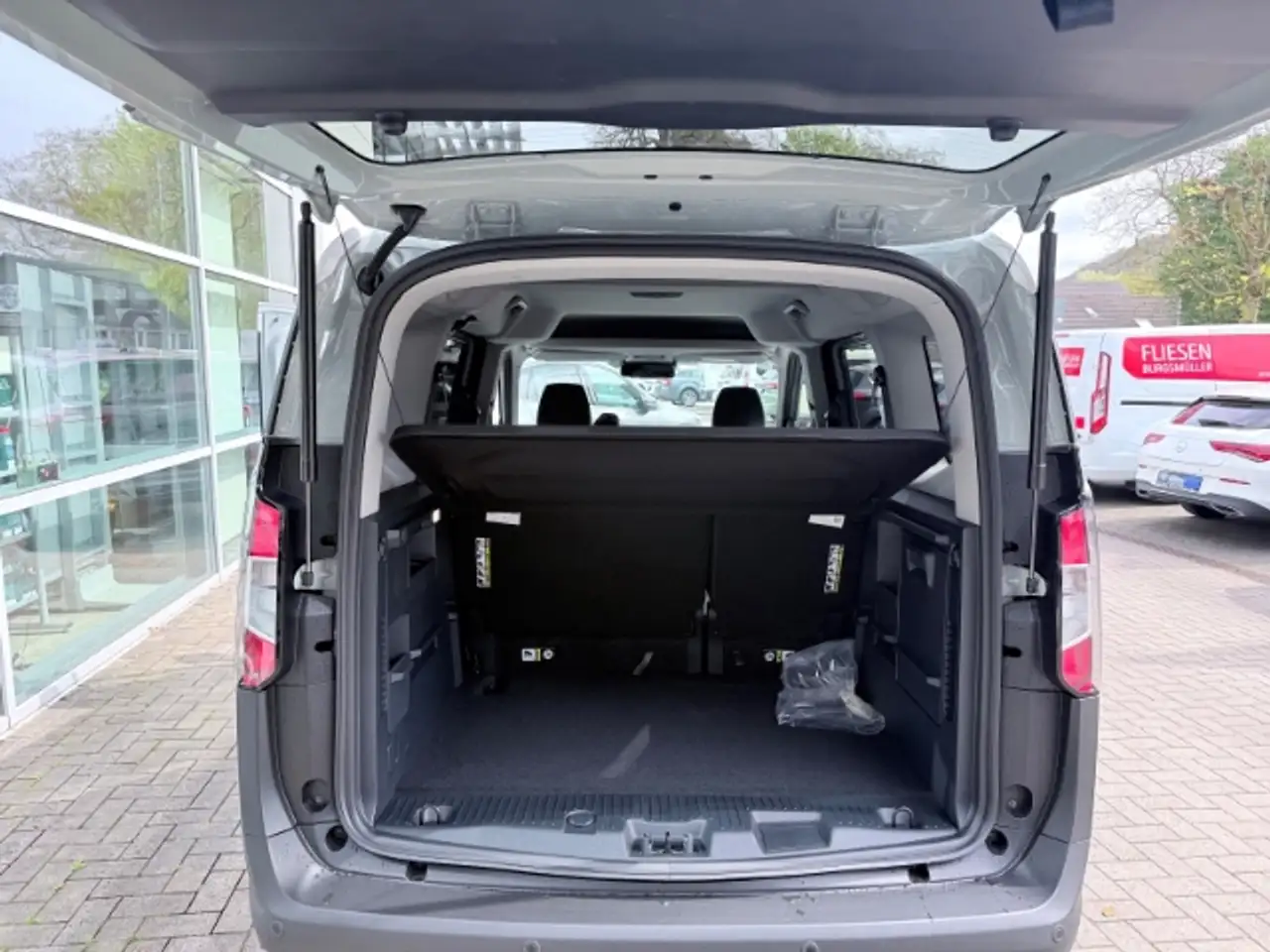 Ford Tourneo Courier Active Beheizb.Frontsch. Notbremsass. Multif.Lenkr 10