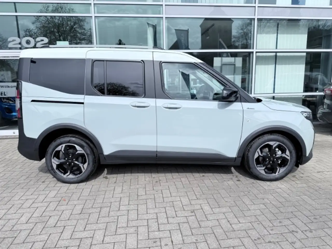 Ford Tourneo Courier Active Beheizb.Frontsch. Notbremsass. Multif.Lenkr 4