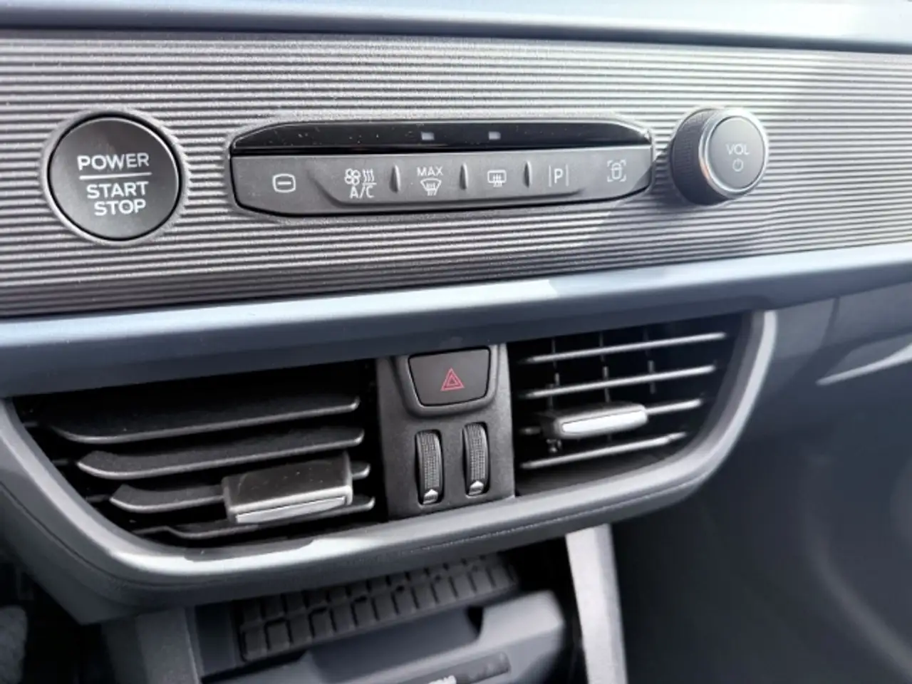 Ford Tourneo Courier Active Beheizb.Frontsch. Notbremsass. Multif.Lenkr 15