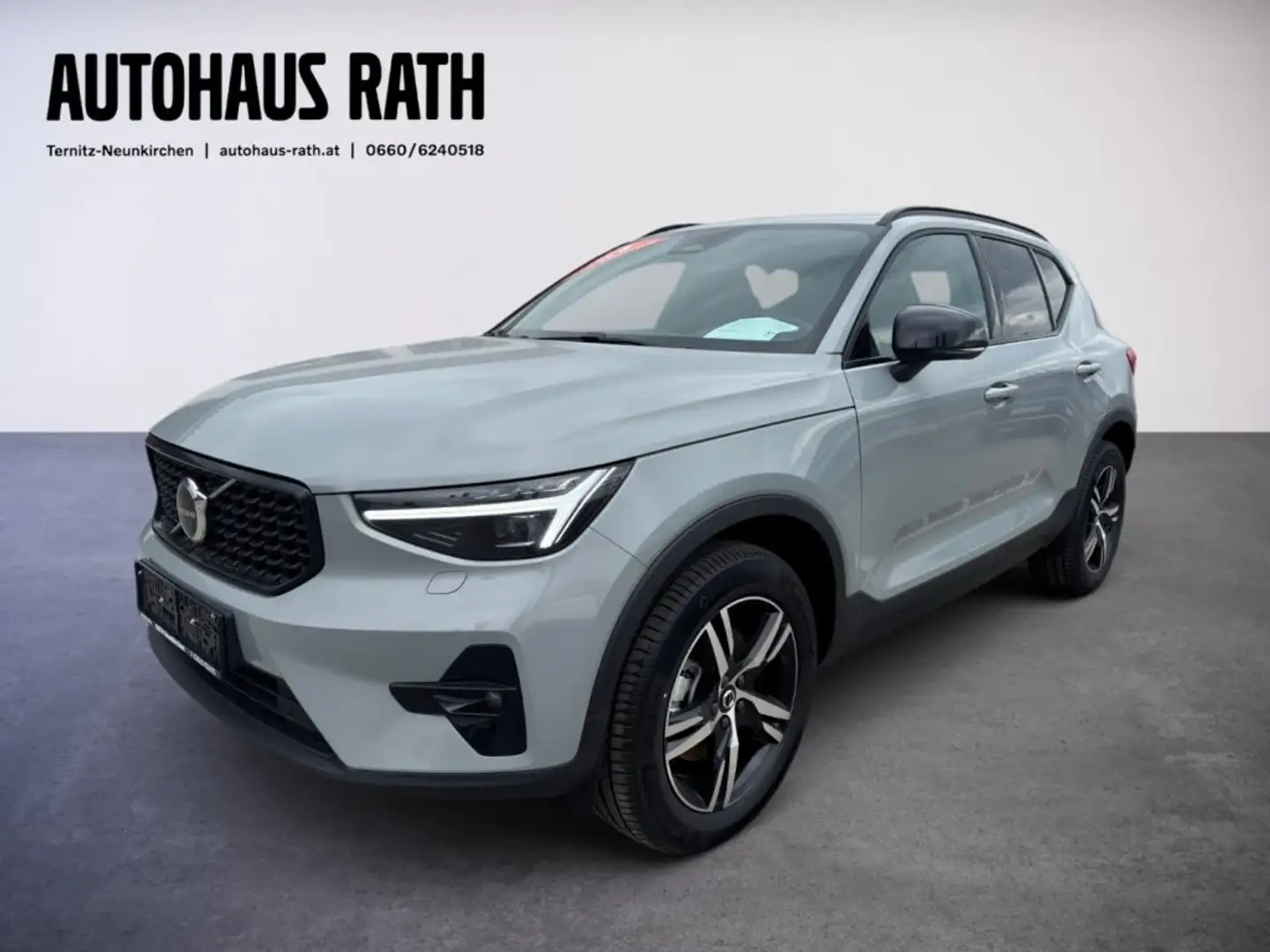 Volvo XC40 Plus, B3 Mild Hybrid, Dark Grau - 1