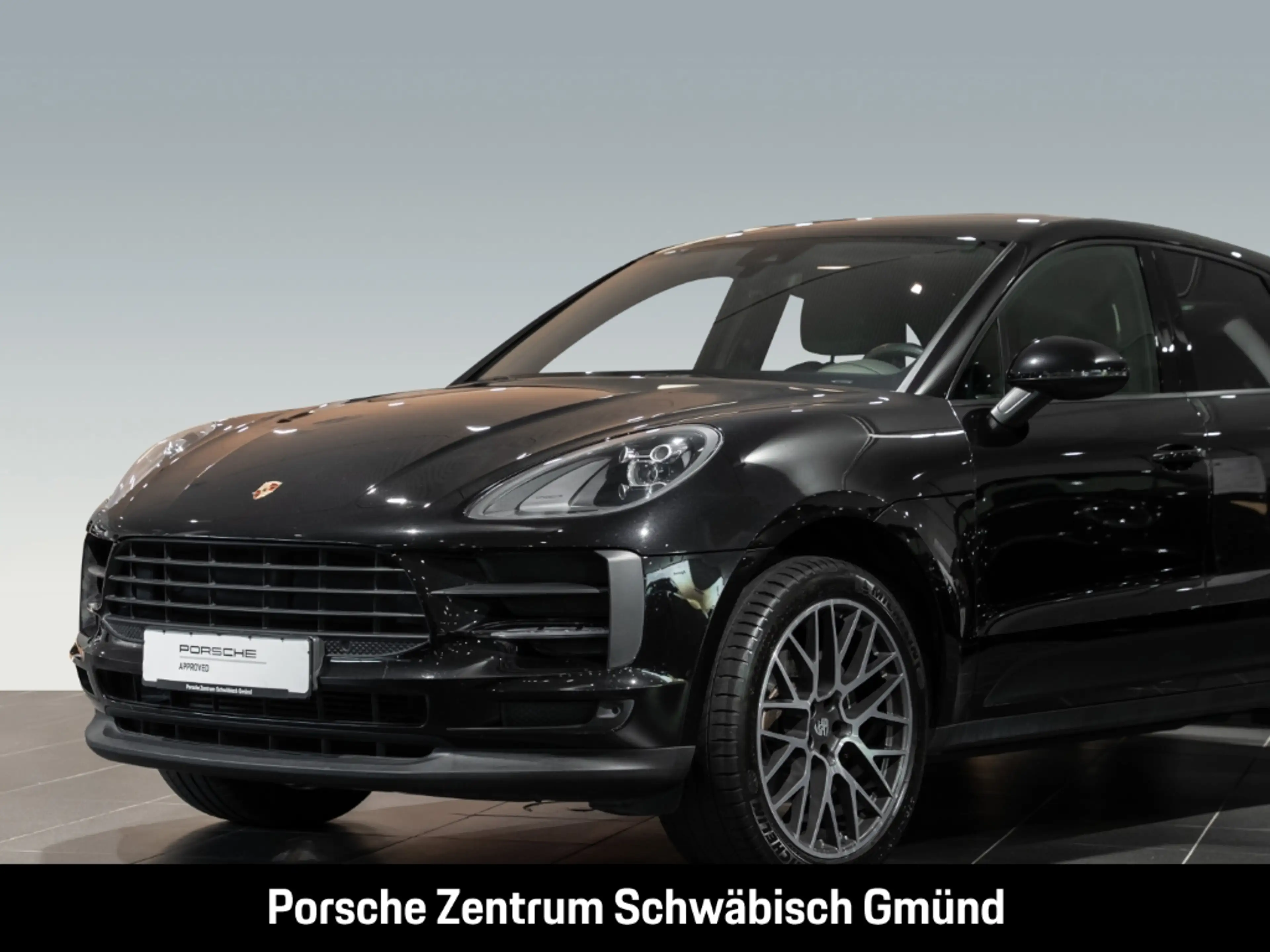 Porsche Macan — photo 9