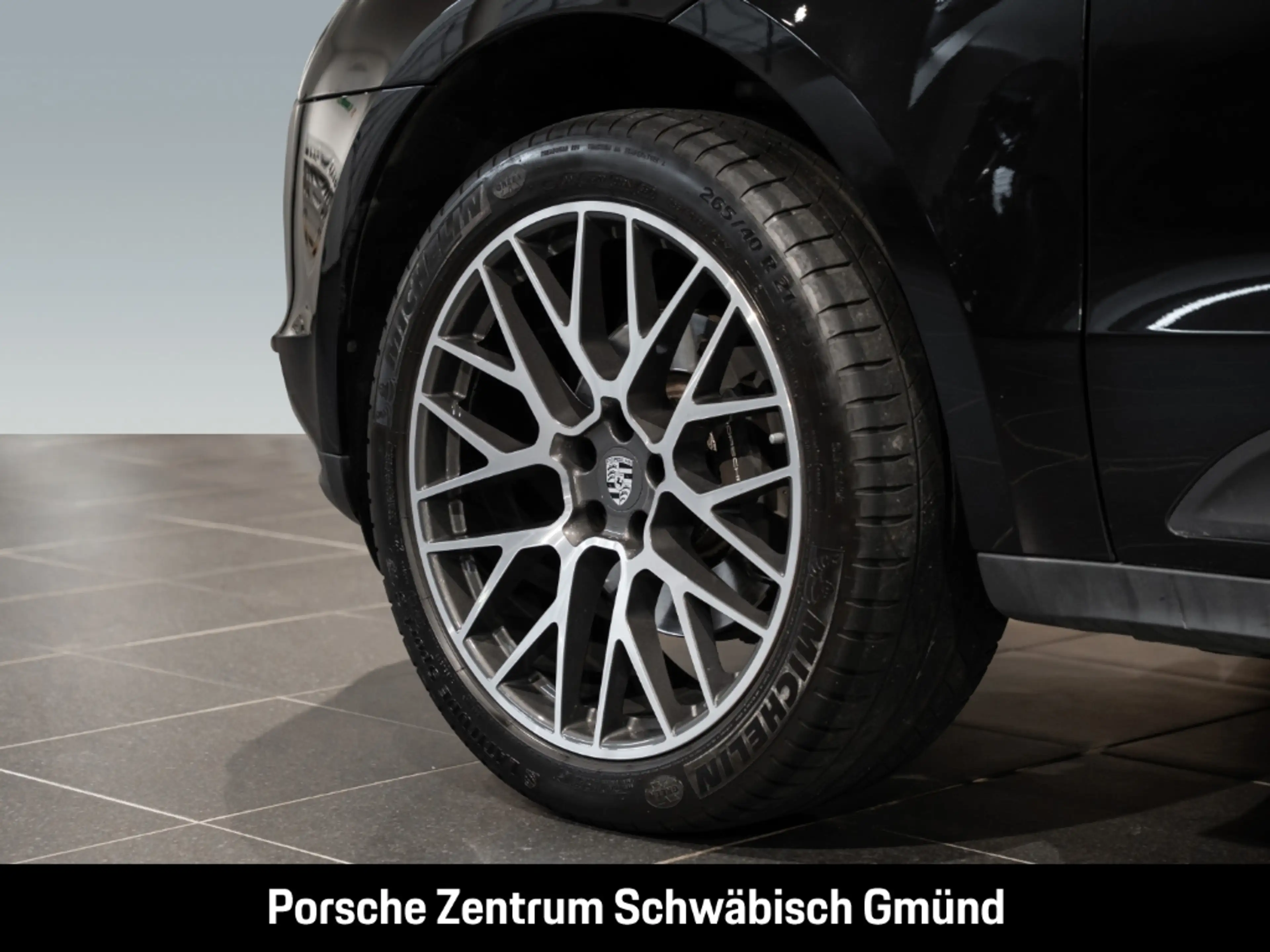 Porsche Macan — photo 13