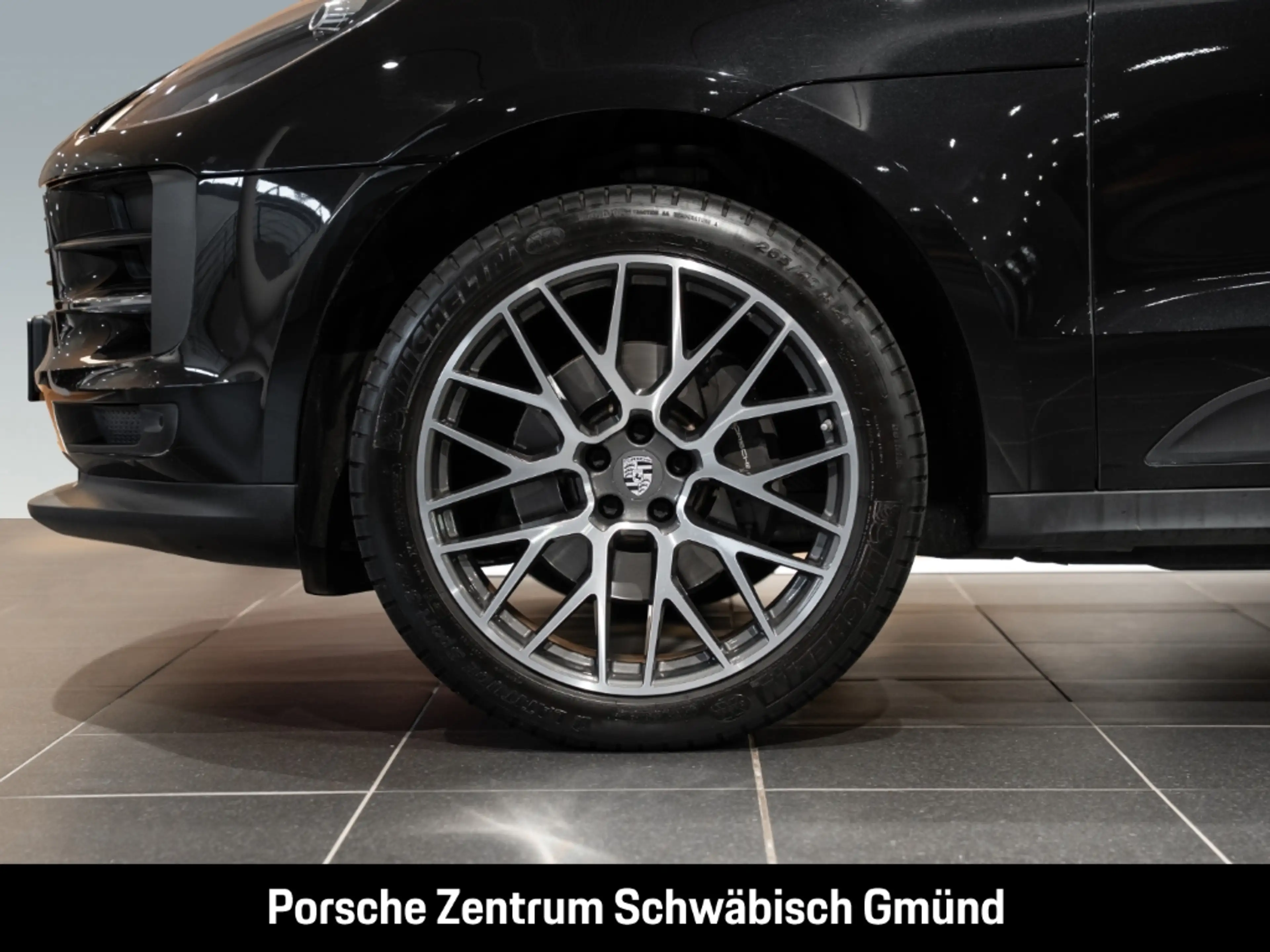 Porsche Macan — photo 10